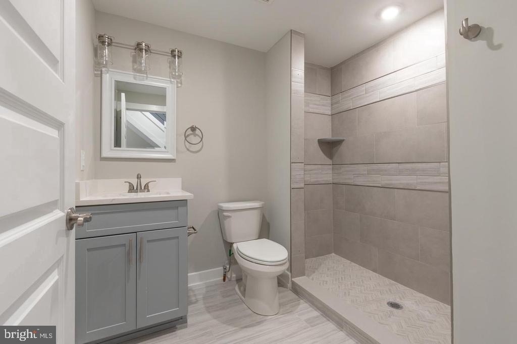 137 W Huntingdon Street - Photo 18