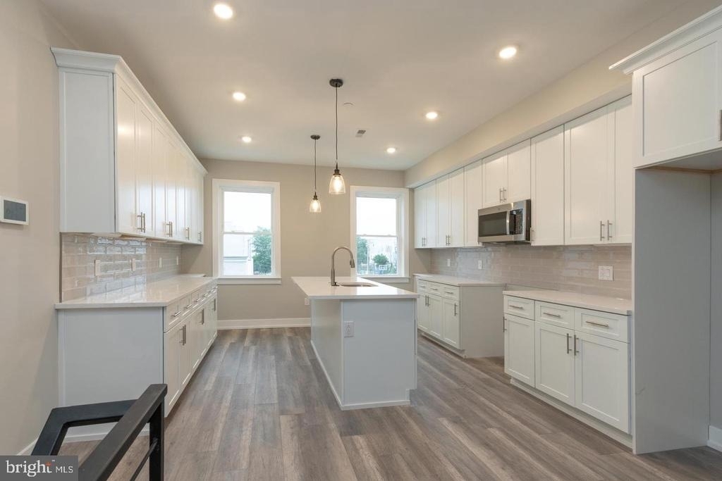 137 W Huntingdon Street - Photo 5