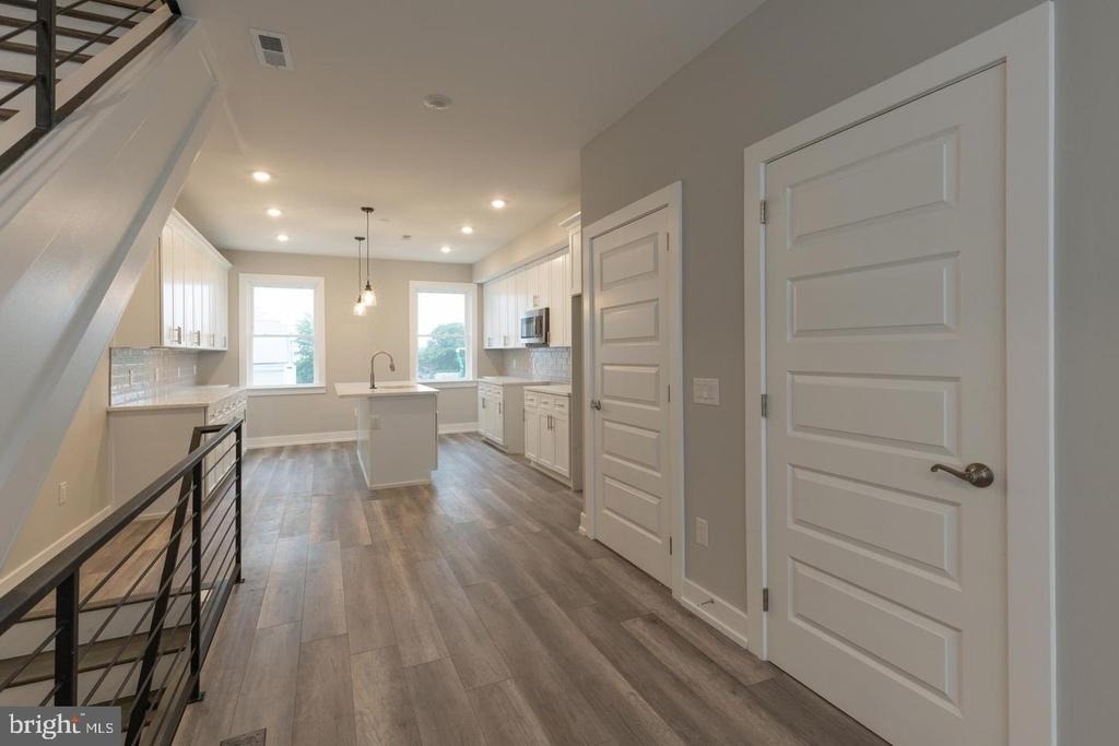 137 W Huntingdon Street - Photo 9