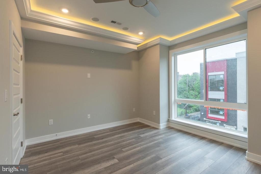 137 W Huntingdon Street - Photo 1