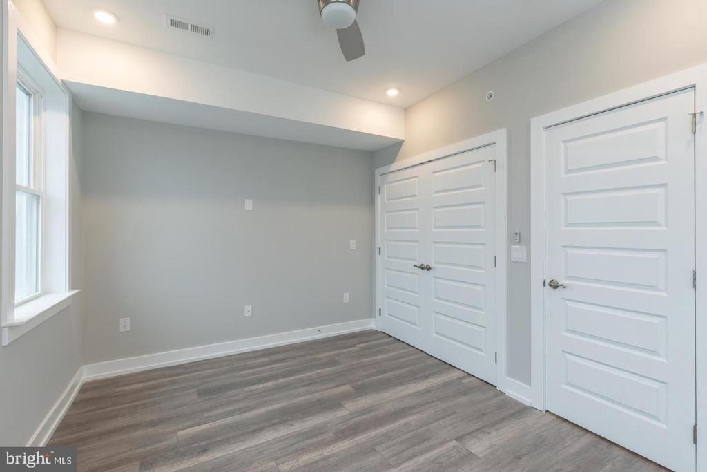 137 W Huntingdon Street - Photo 15