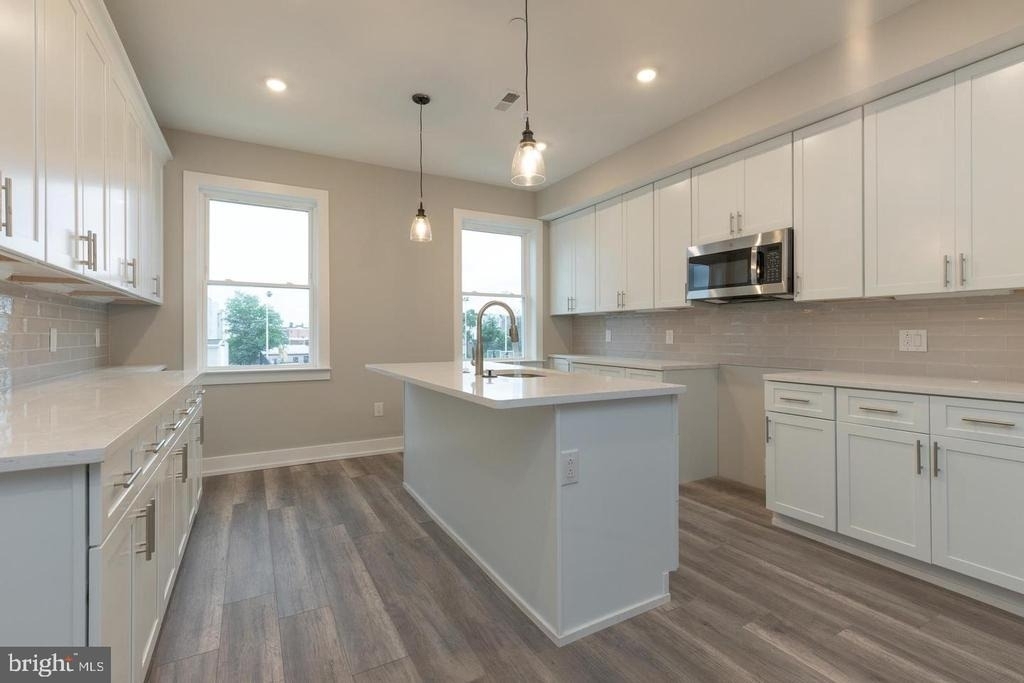 137 W Huntingdon Street - Photo 3