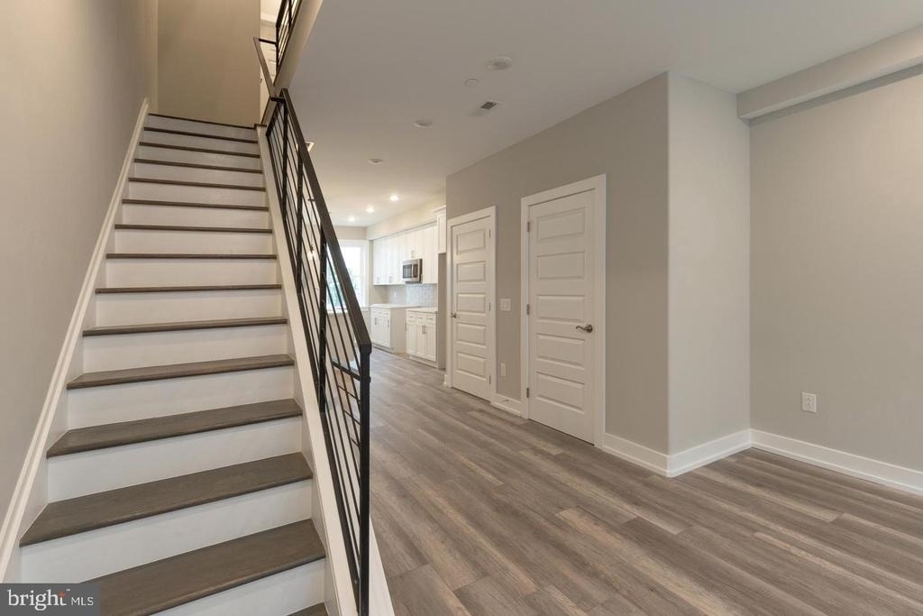 137 W Huntingdon Street - Photo 8