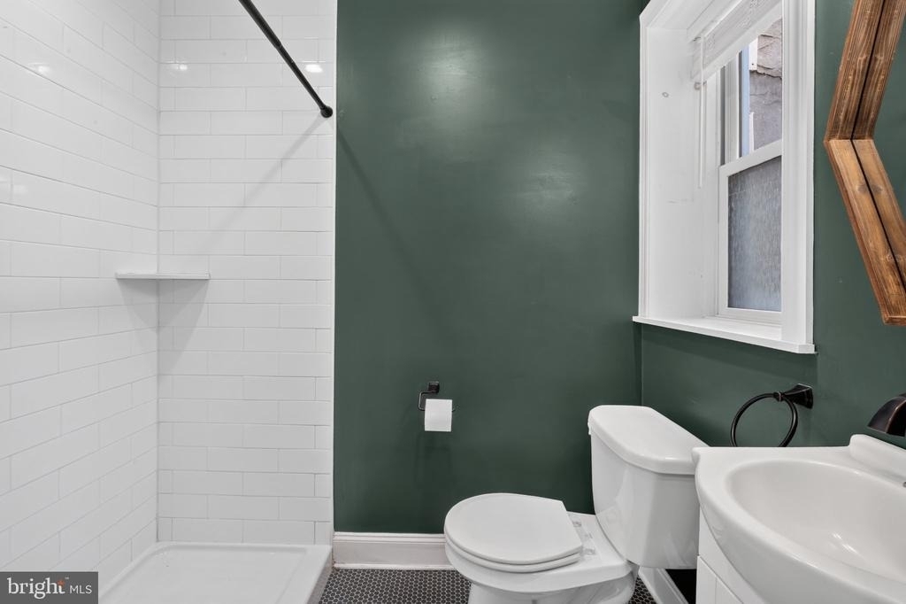 2147 E Hagert Street - Photo 8