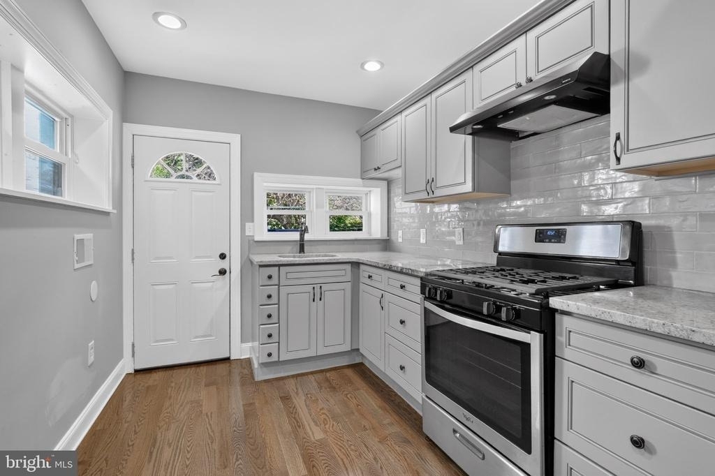 2147 E Hagert Street - Photo 12