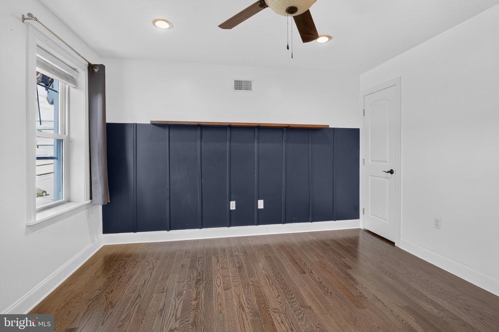 2147 E Hagert Street - Photo 20