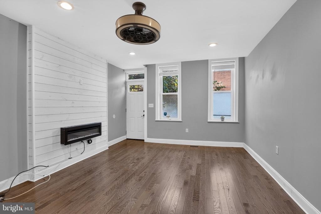 2147 E Hagert Street - Photo 5