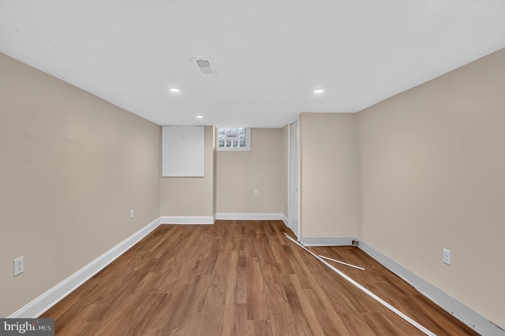 2147 E Hagert Street - Photo 14