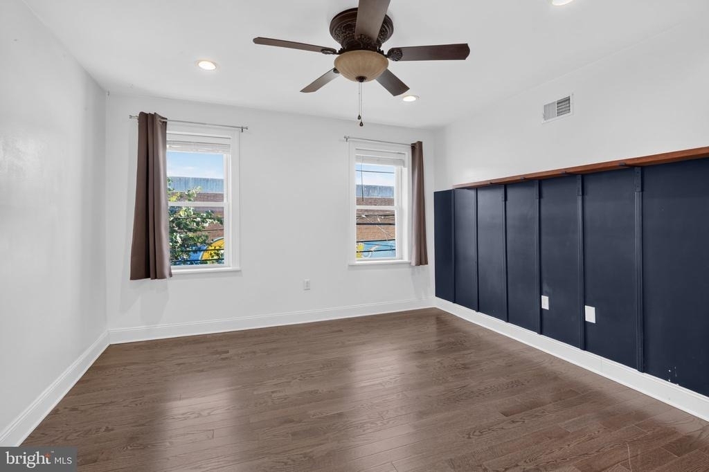 2147 E Hagert Street - Photo 18