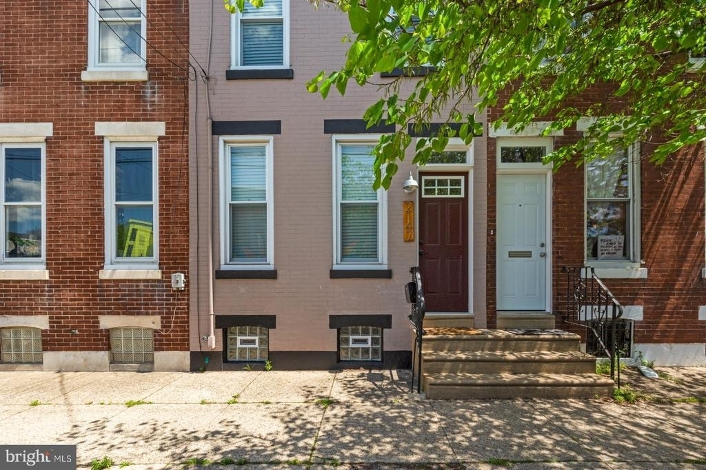 2147 E Hagert Street - Photo 30