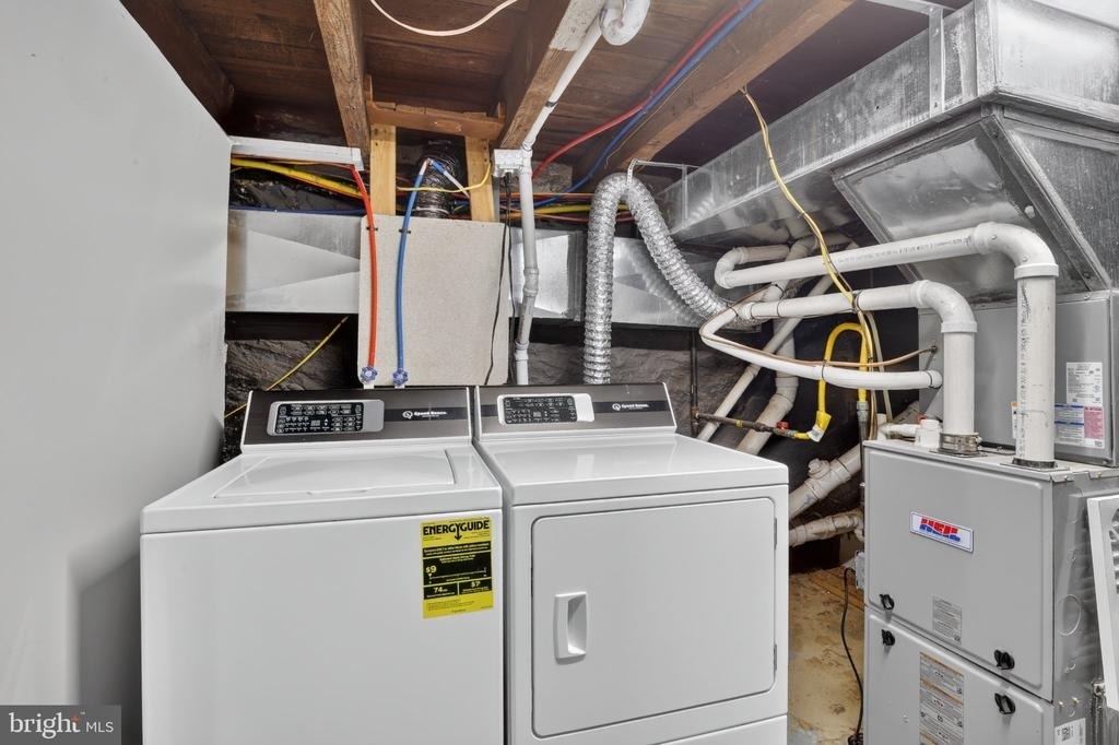 2147 E Hagert Street - Photo 15