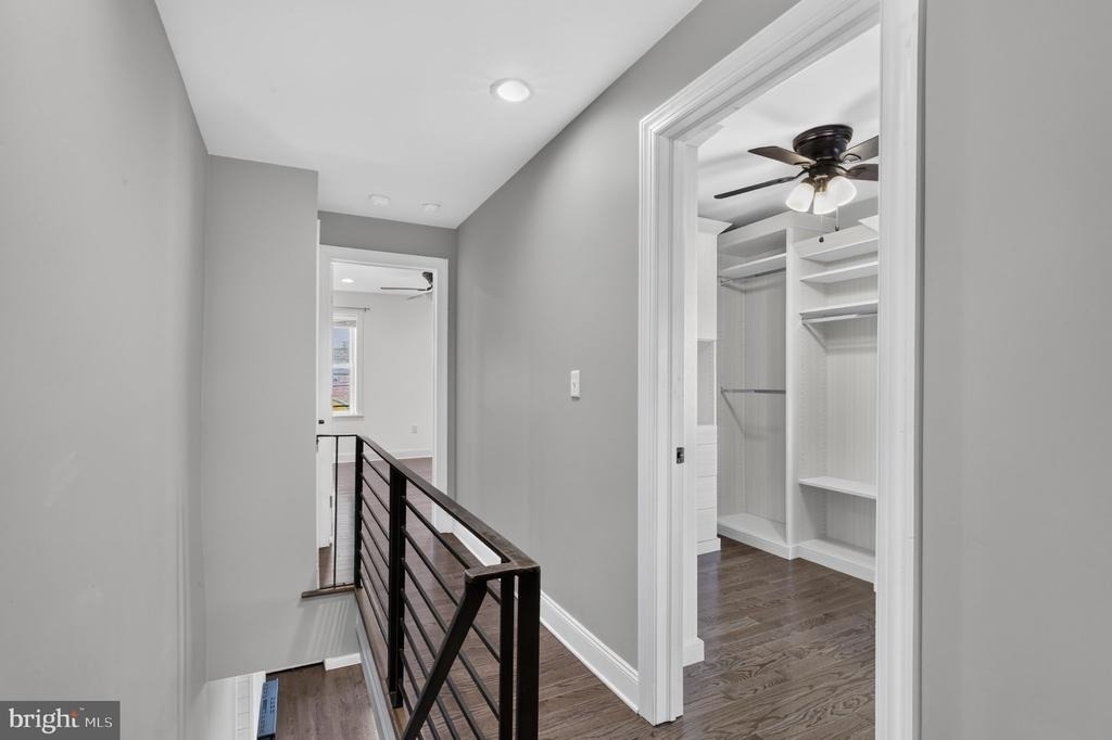2147 E Hagert Street - Photo 17