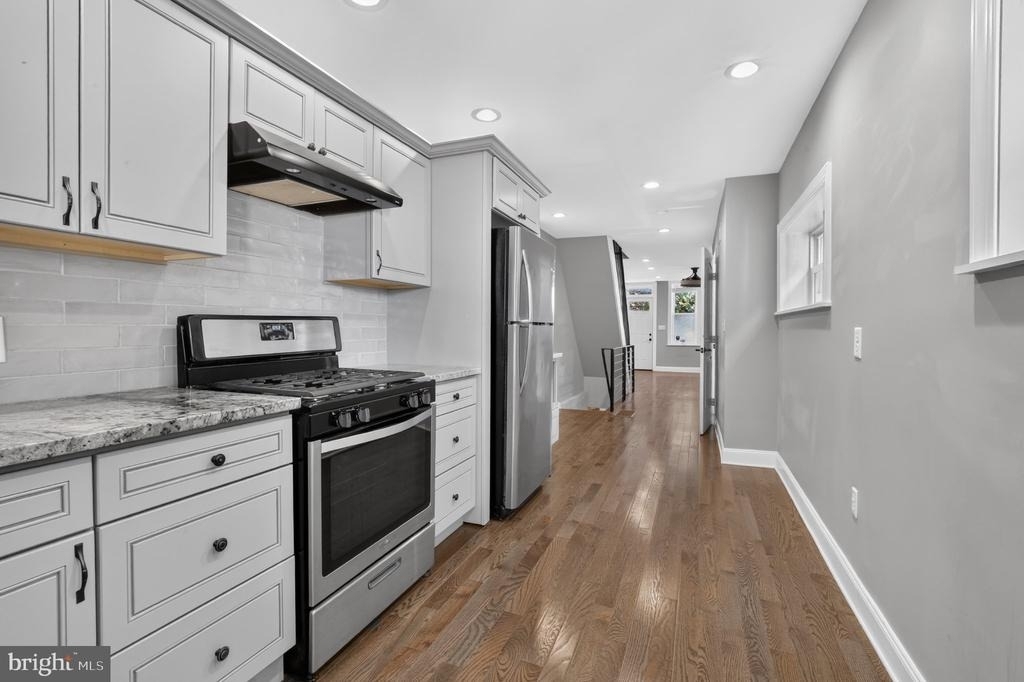 2147 E Hagert Street - Photo 13