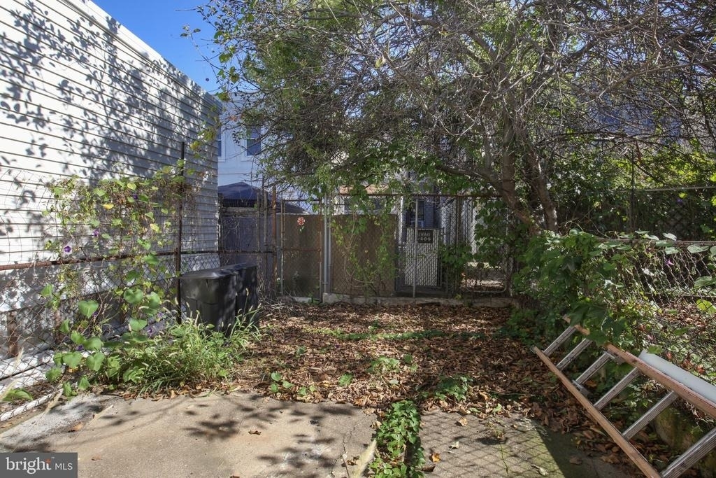 2147 E Hagert Street - Photo 16