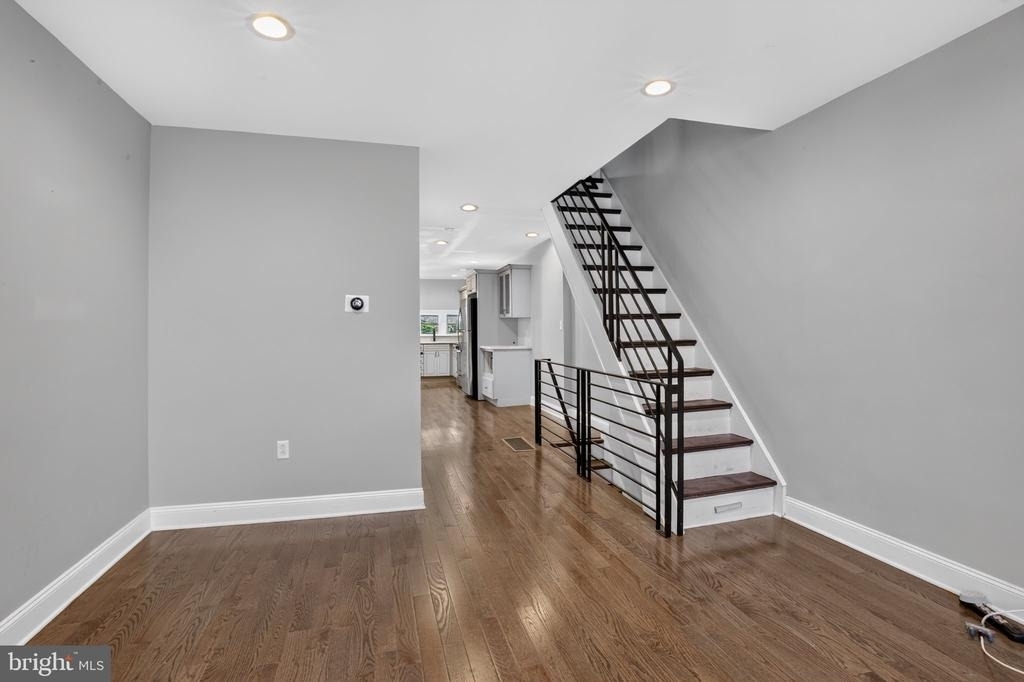 2147 E Hagert Street - Photo 6
