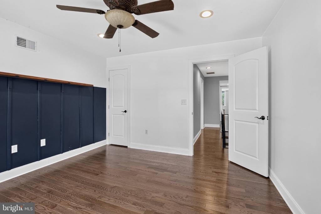 2147 E Hagert Street - Photo 19