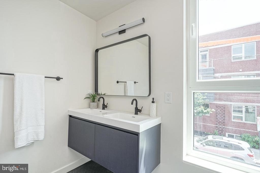 1301 Bainbridge Street - Photo 18