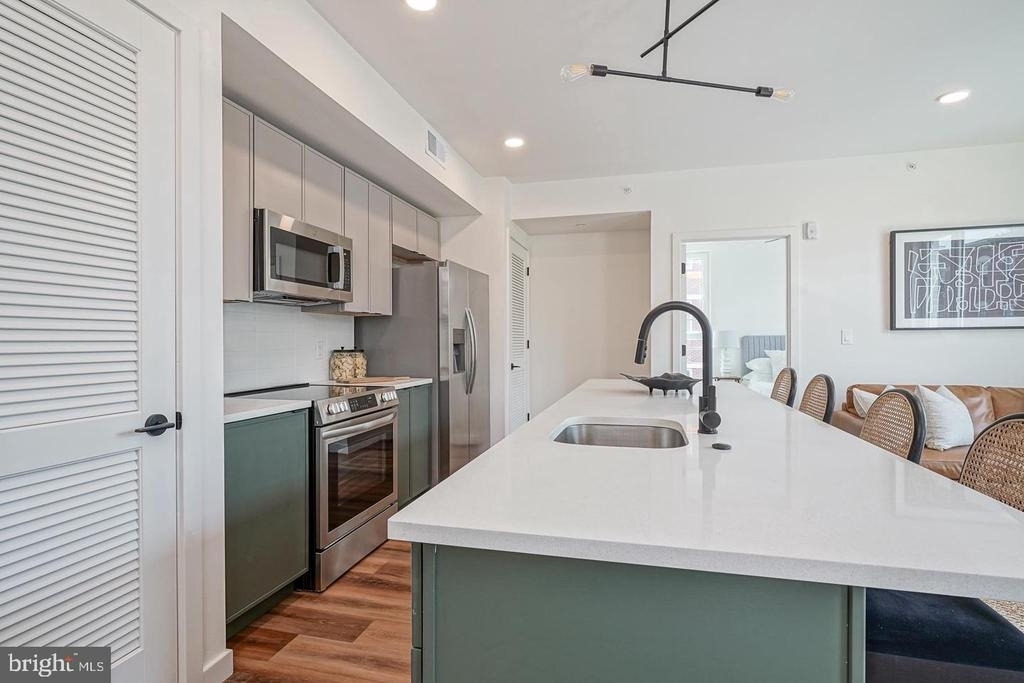 1301 Bainbridge Street - Photo 7