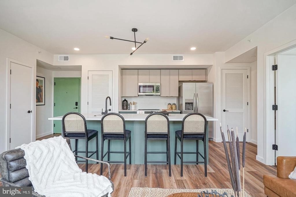 1301 Bainbridge Street - Photo 3