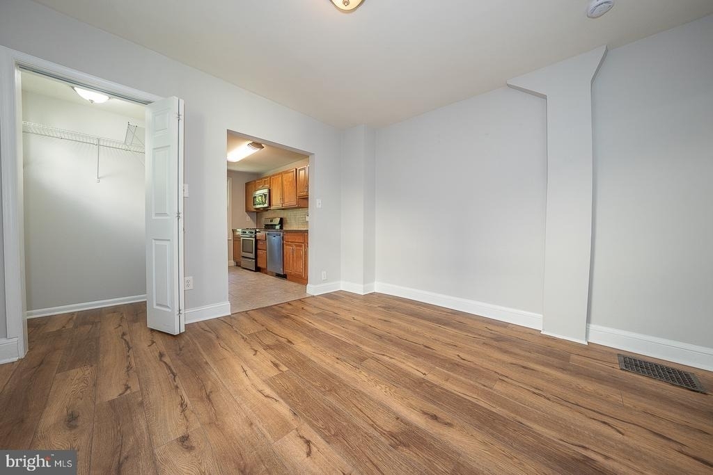 947 Glenbrook Avenue - Photo 9