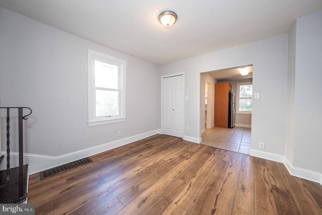 947 Glenbrook Avenue - Photo 8