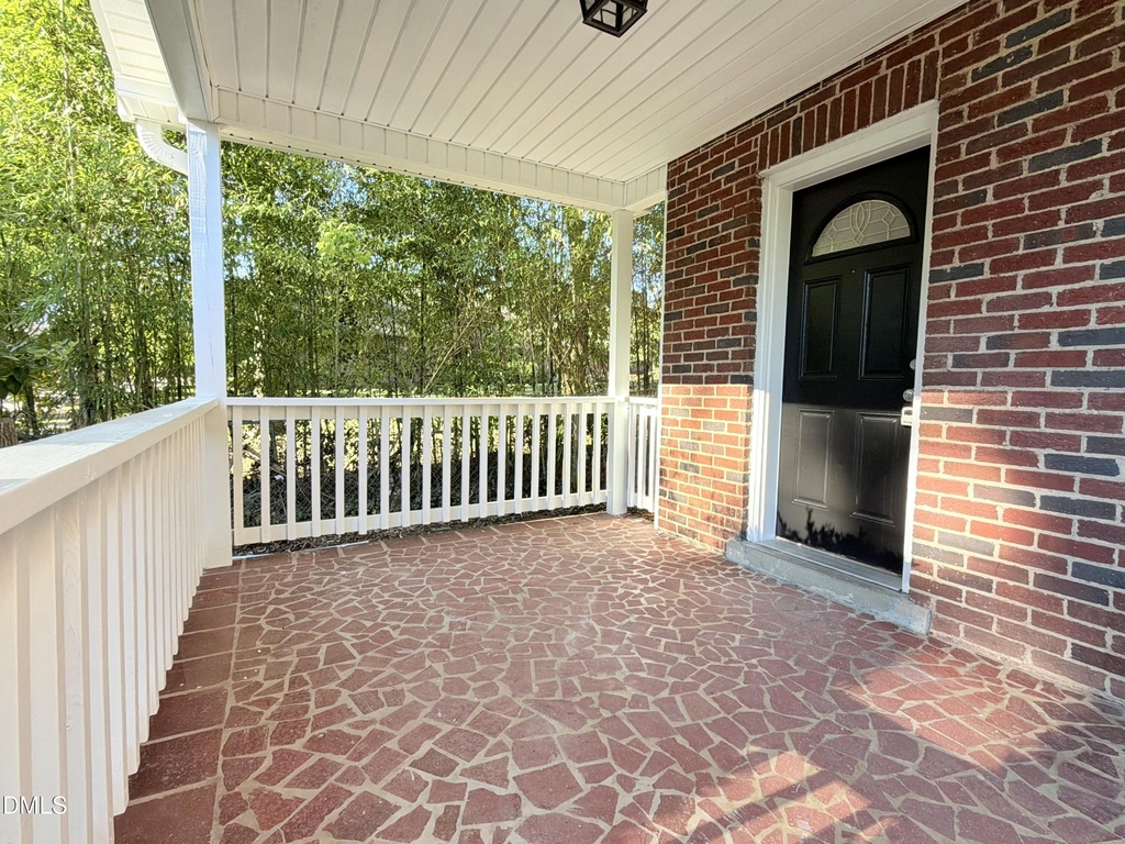 306 N Steele Street - Photo 2