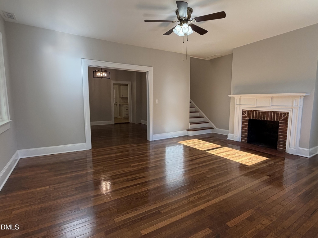 306 N Steele Street - Photo 4