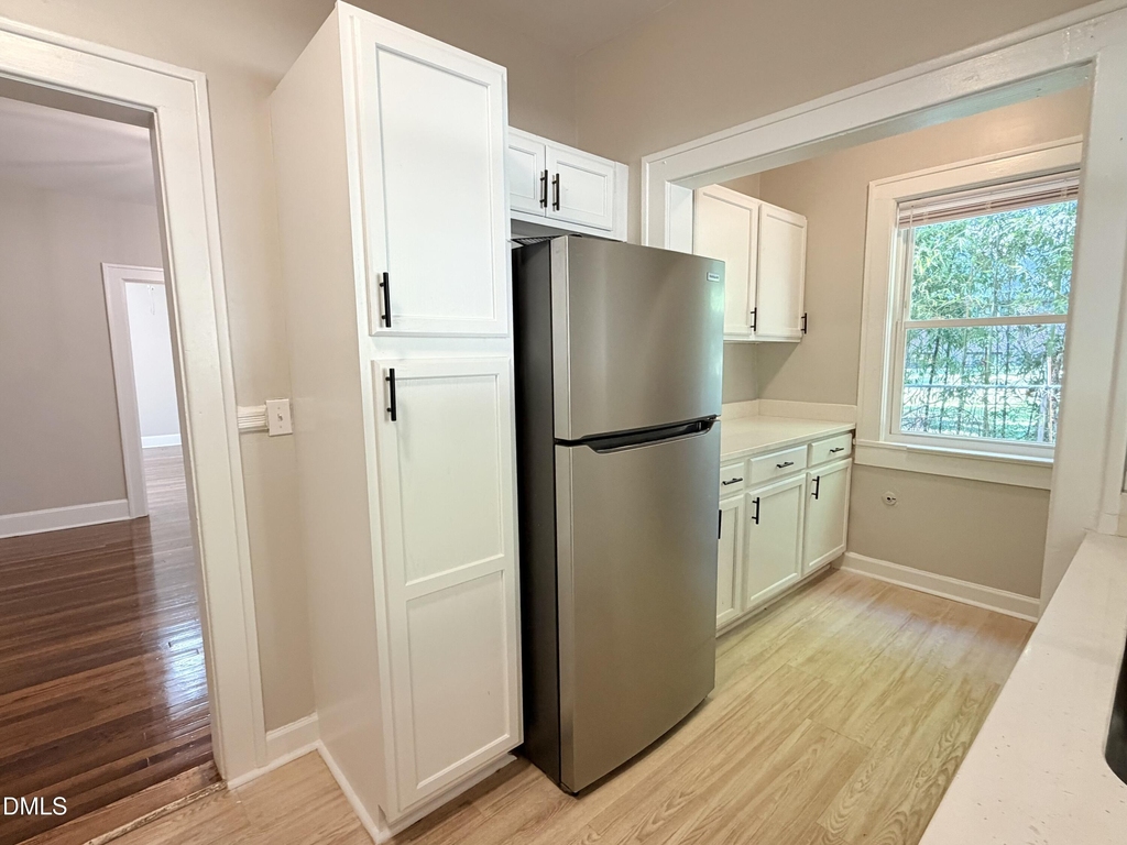 306 N Steele Street - Photo 11