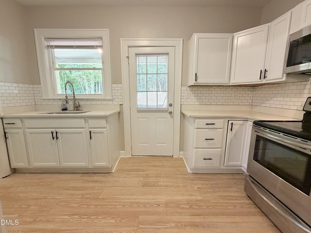 306 N Steele Street - Photo 8
