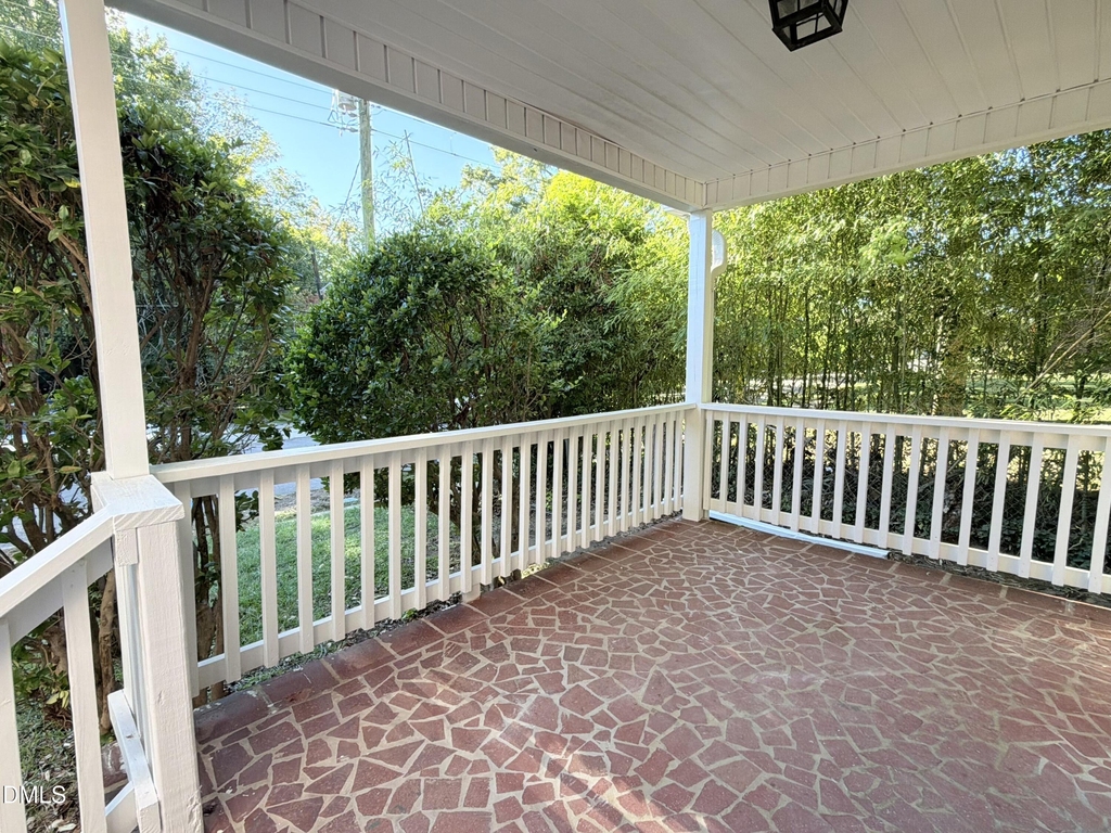 306 N Steele Street - Photo 3