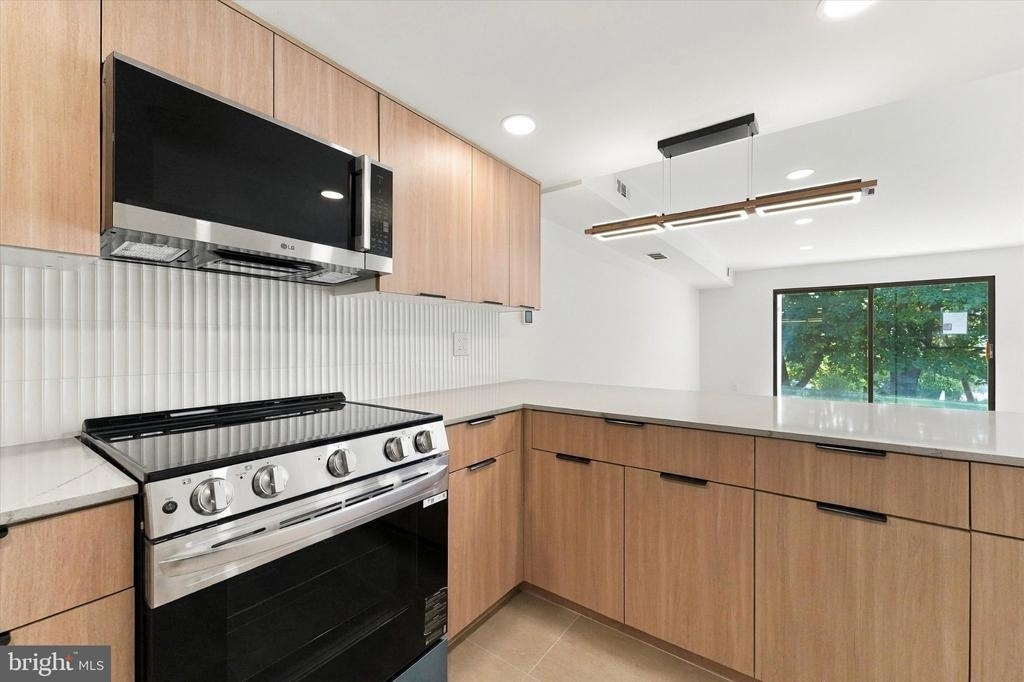 30 N Waterloo Road - Photo 0