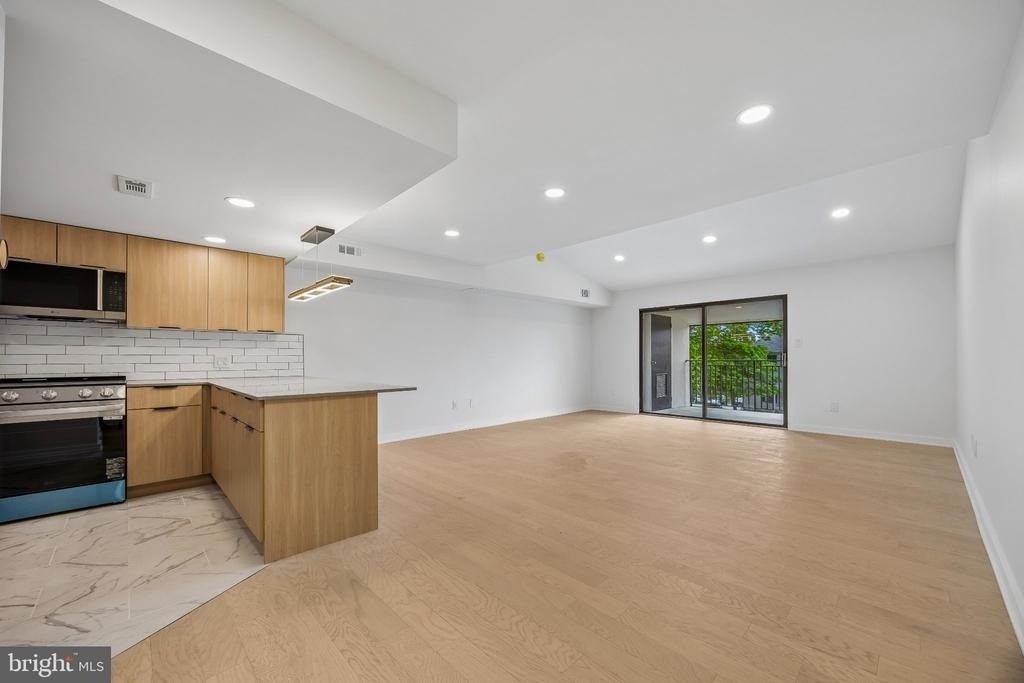 30 N Waterloo Road - Photo 1
