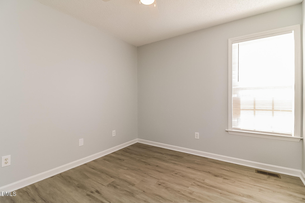 928 Shannondale Drive - Photo 9