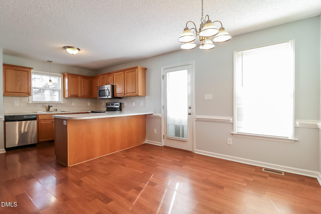 928 Shannondale Drive - Photo 3