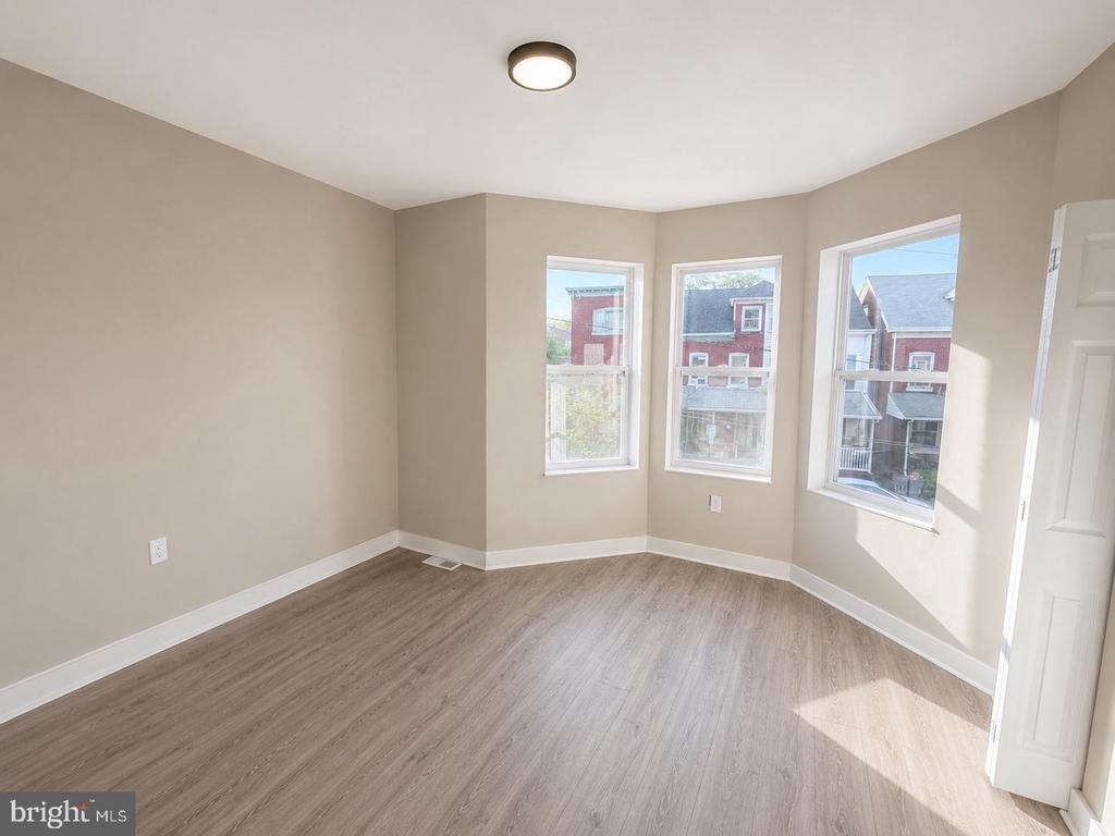 28 N Anderson Street - Photo 5