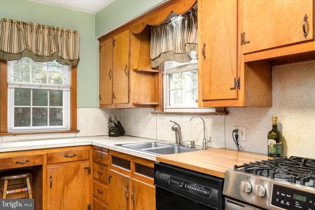 2734 Quakerbridge Road - Photo 10