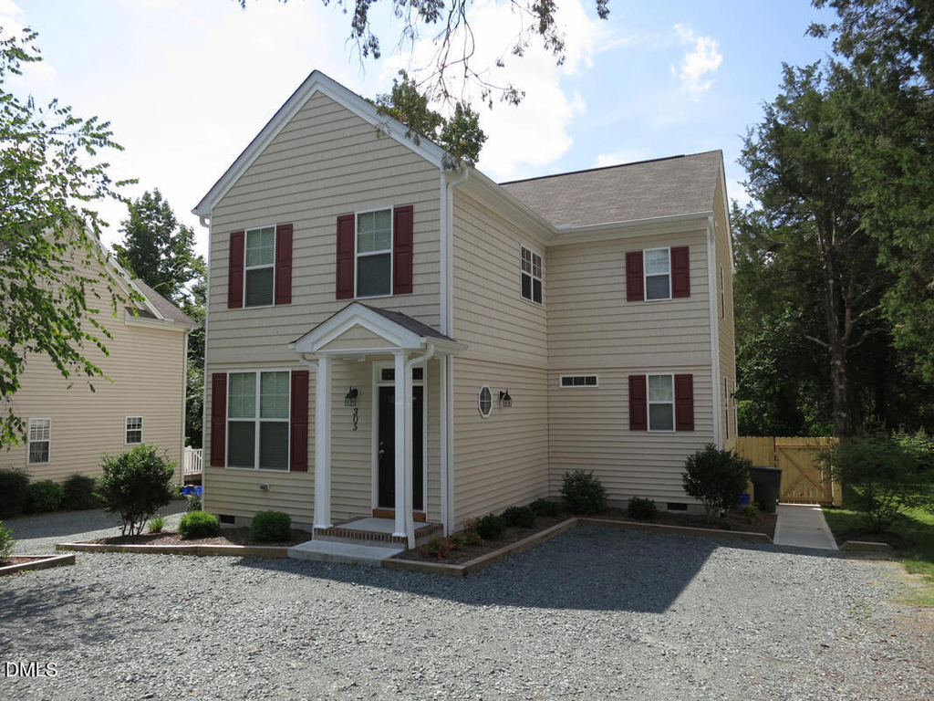 305 W Poplar Avenue - Photo 0