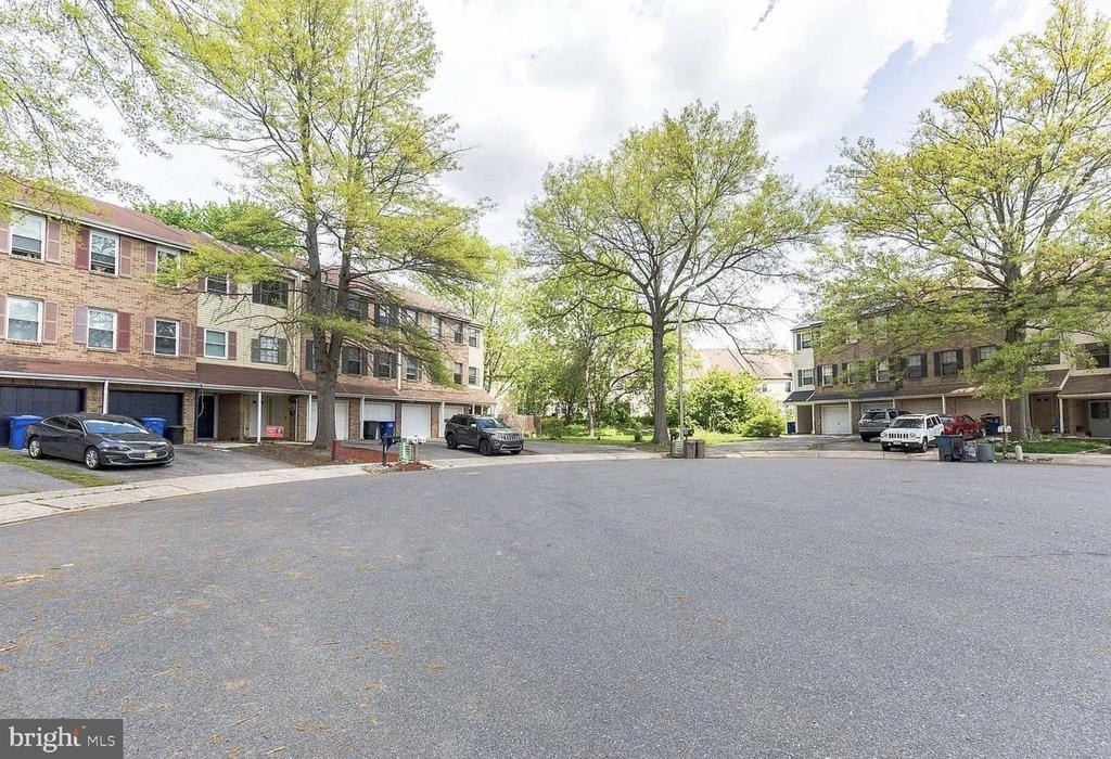 205 Chaucer Court - Photo 17