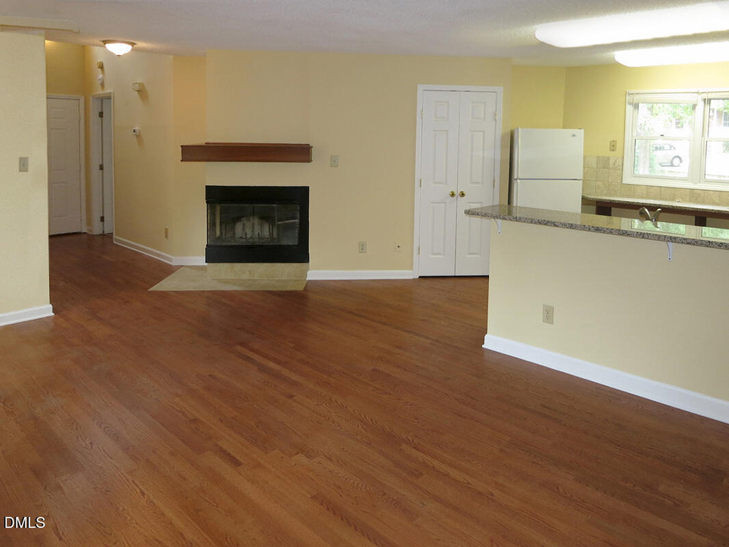 737 Edwards Street - Photo 2
