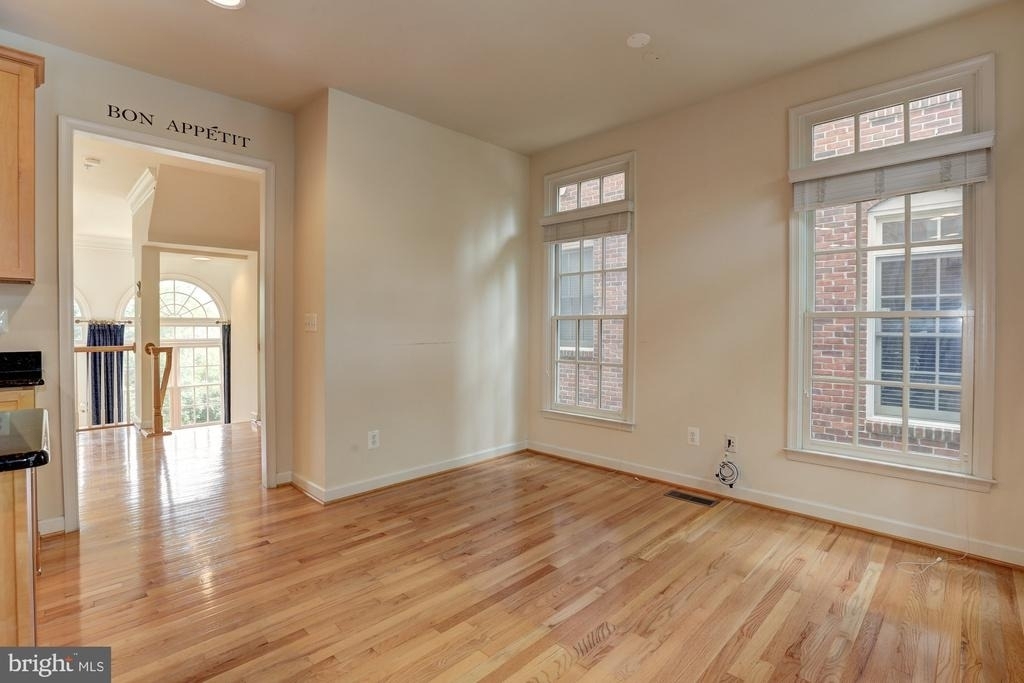 311 Oak Knoll Terrace - Photo 9