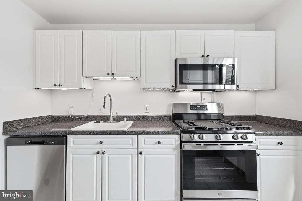 5301 Westbard Circle - Photo 6