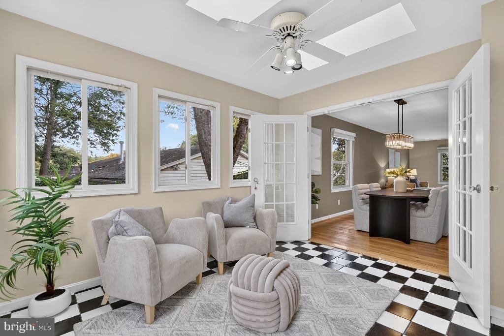 822 Loxford Terrace - Photo 8