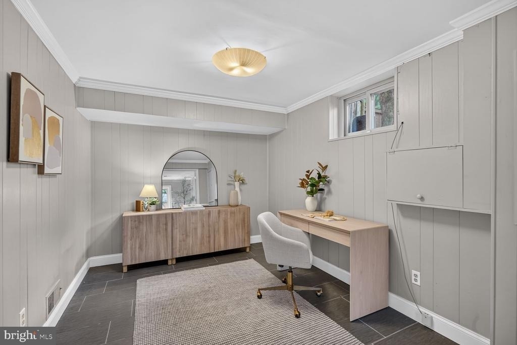 822 Loxford Terrace - Photo 4