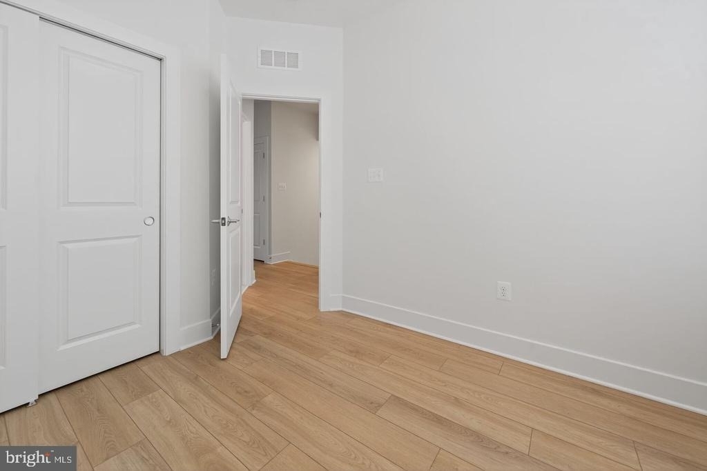 4937 Purdy Aly - Photo 16