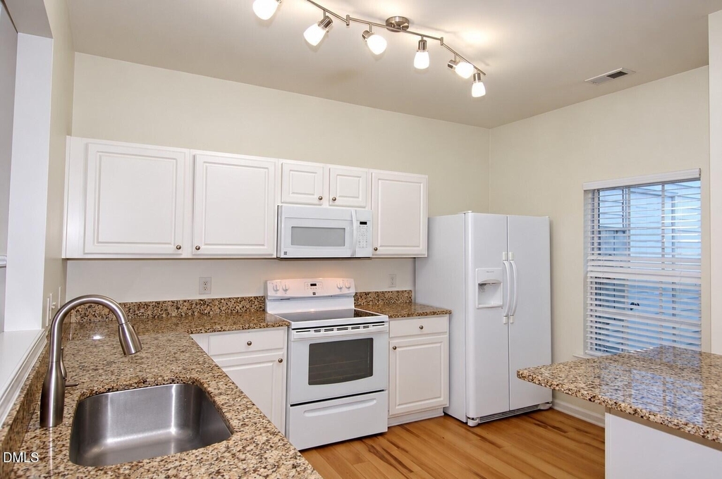 4421 Vienna Crest Drive - Photo 3