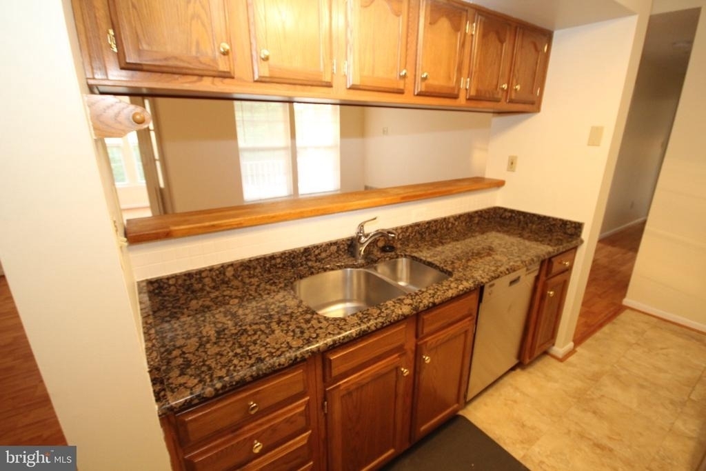 1002 Jessicas Court - Photo 7