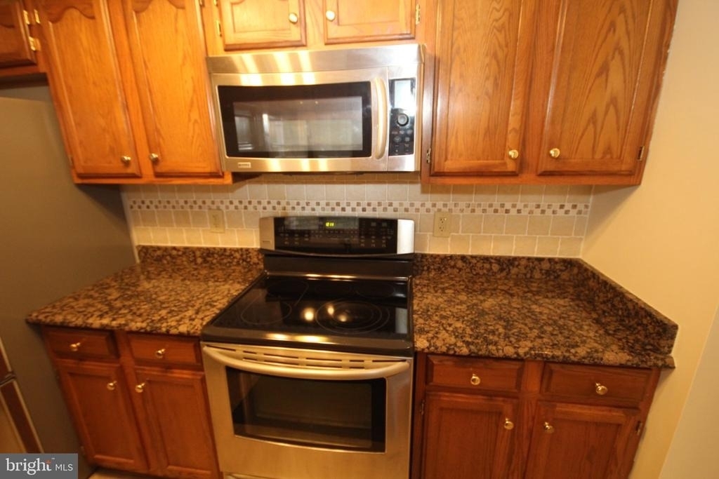 1002 Jessicas Court - Photo 8