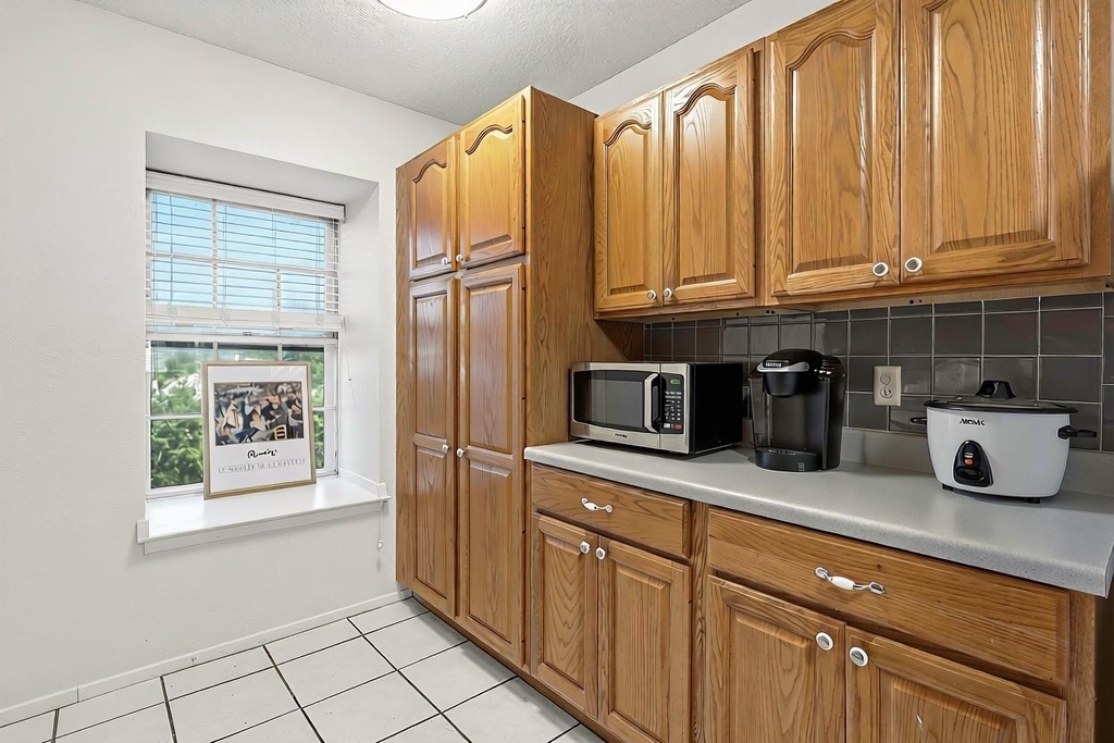 2425 Ashdale Dr - Photo 7