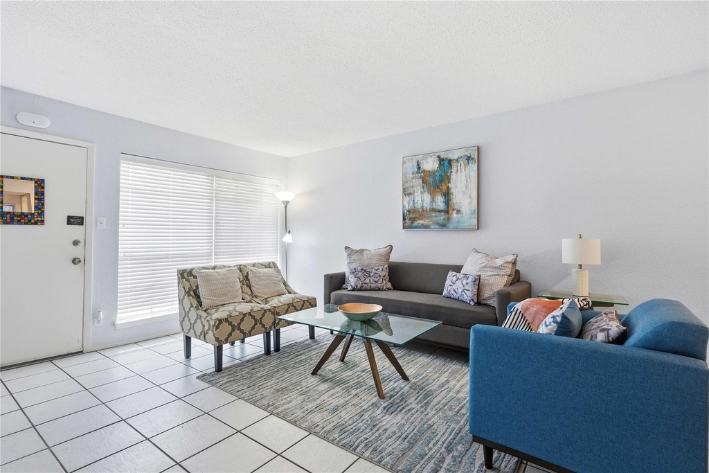 2425 Ashdale Dr - Photo 1