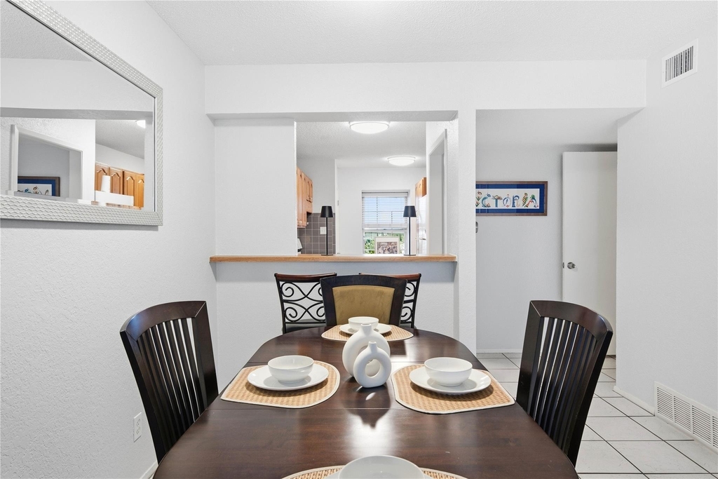 2425 Ashdale Dr - Photo 3